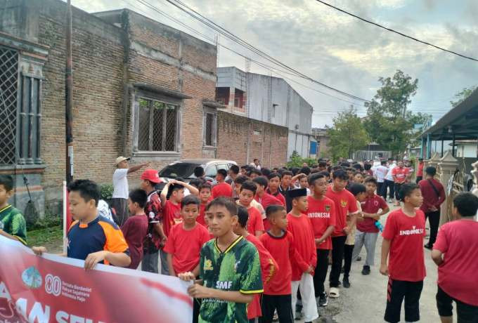 Wahdah Islamiyah Bulukumba Gelar Jalan Sehat Merah Putih